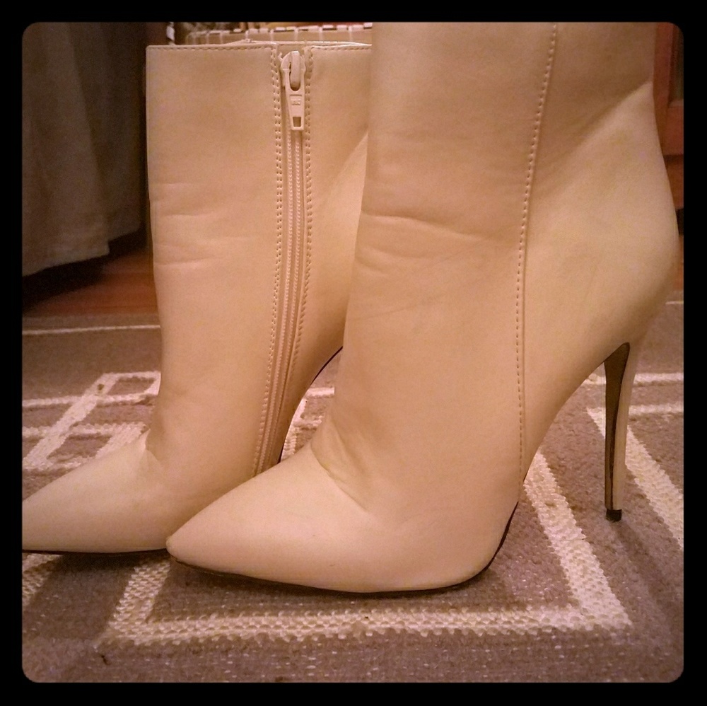 Cute high heel ankle boots! Cream Size women's 8